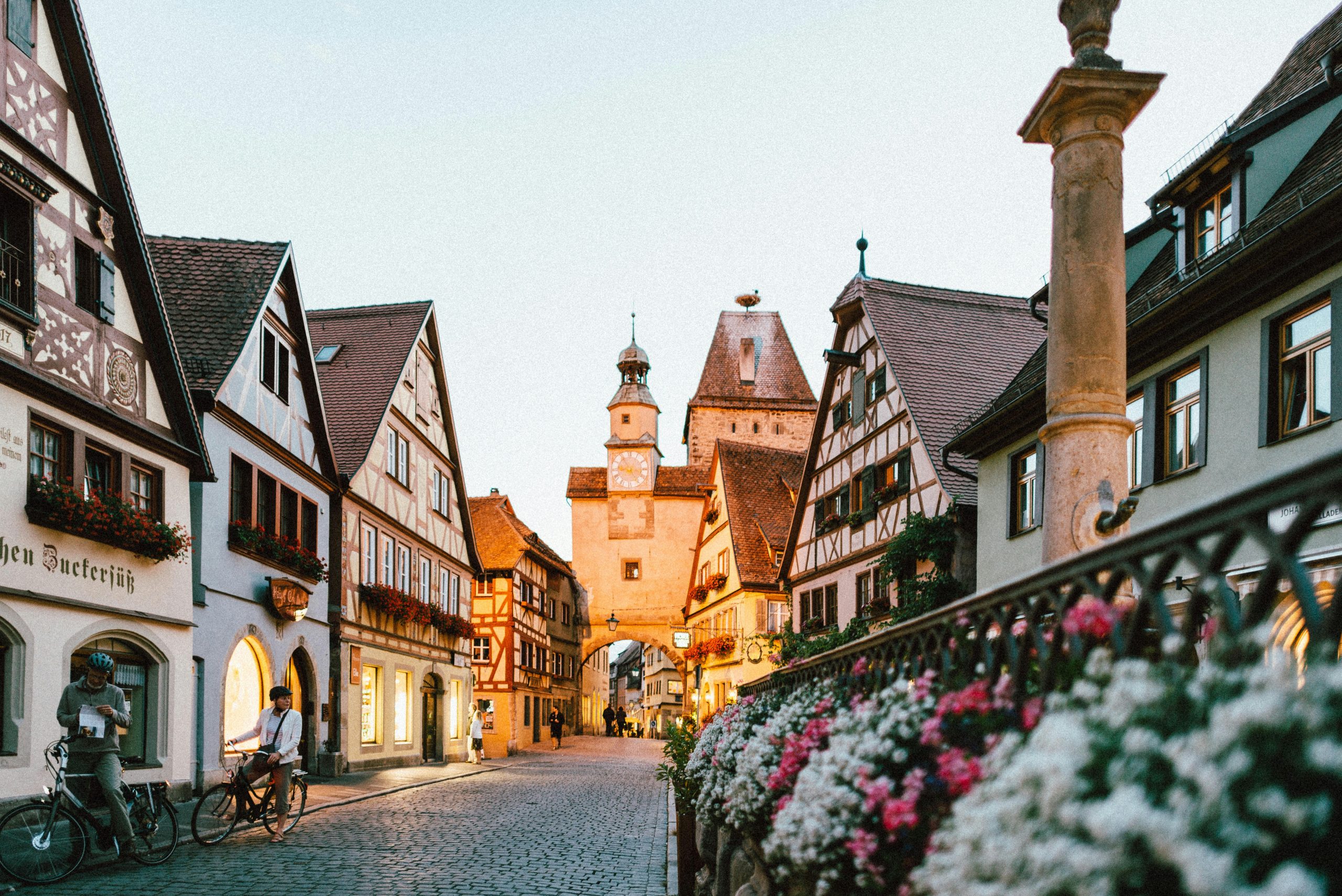 Noleggio Auto in Germania: Guida Completa per Italiani | QEEQ