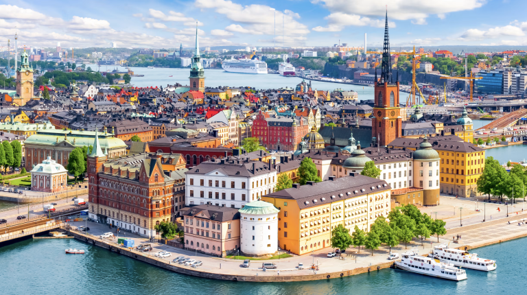 Noleggio Auto in Svezia: Guida Completa per Italiani | QEEQ