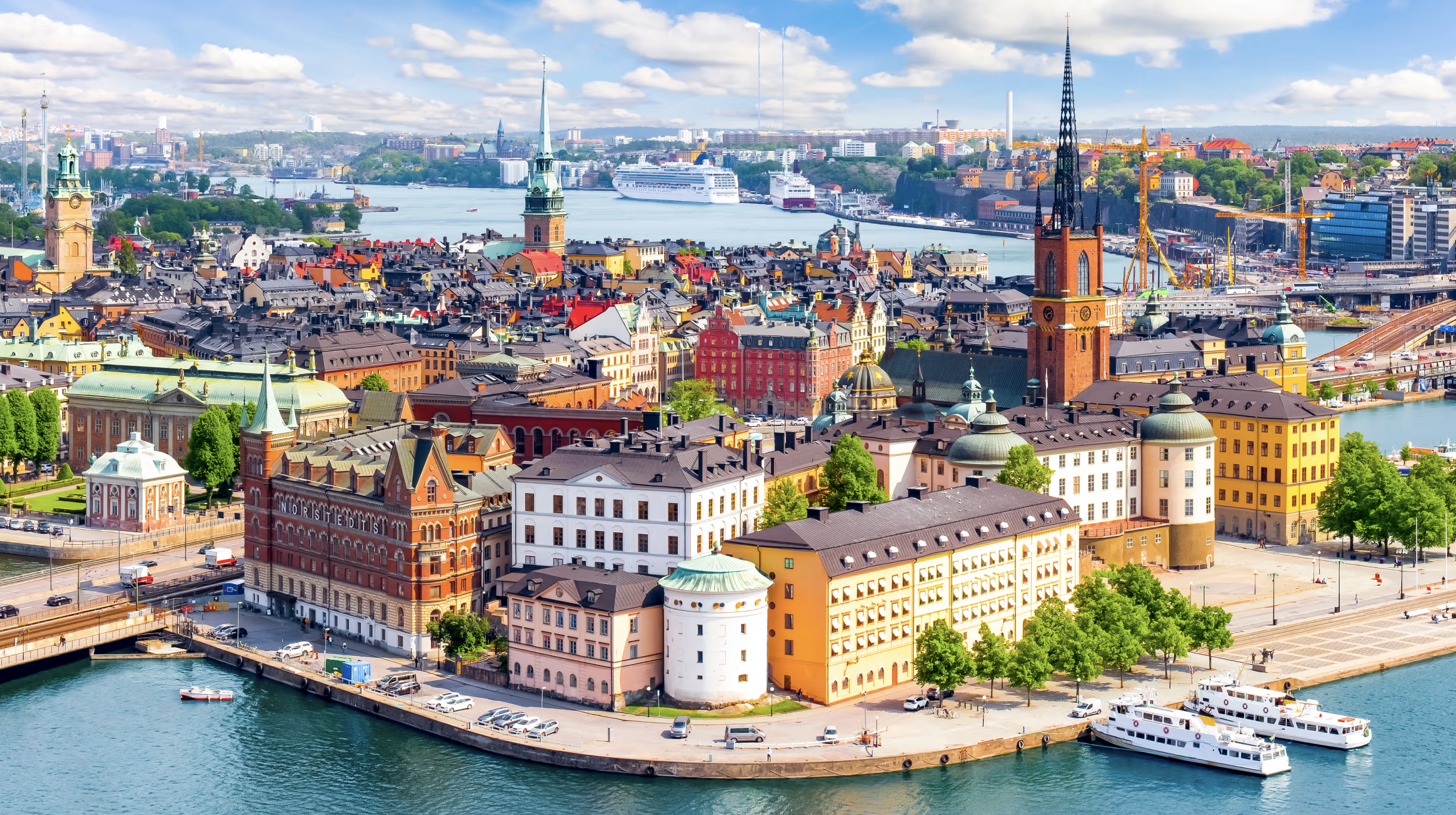 Noleggio Auto in Svezia: Guida Completa per Italiani | QEEQ