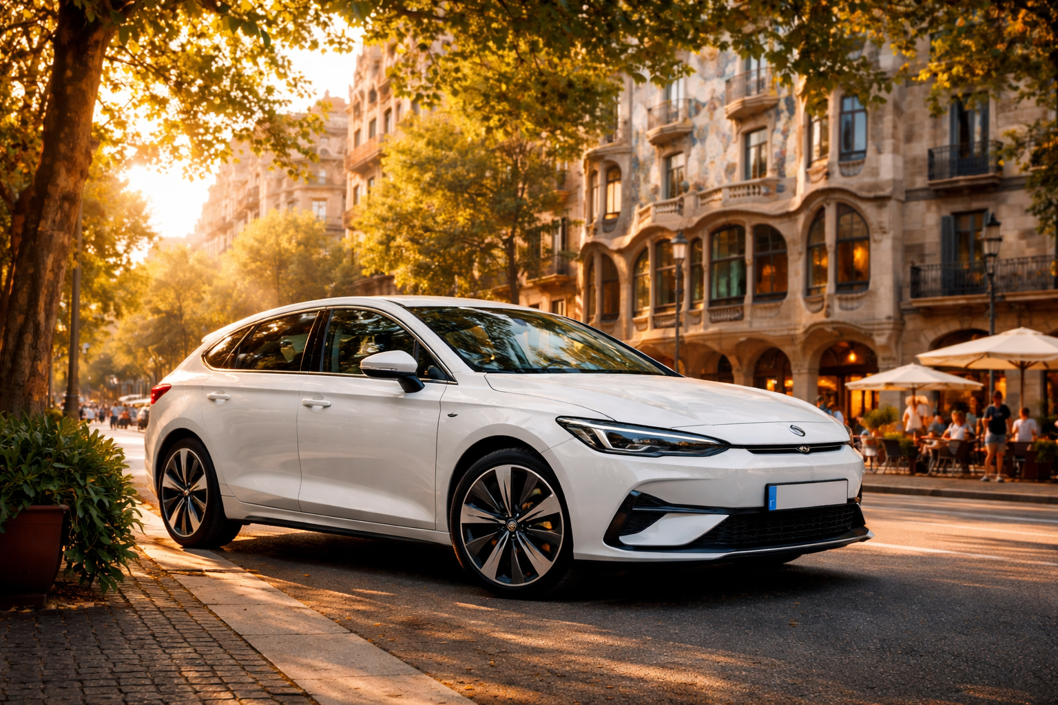 Coche de alquiler con etiqueta ECO aparcado gratis dentro de las Zonas de Bajas Emisiones (ZBE)